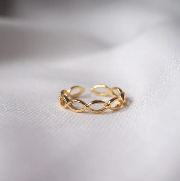 Gold Minimalist Leaf Link Ring