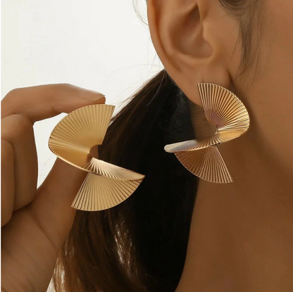 Geometric Spiral Big Stud Earrings