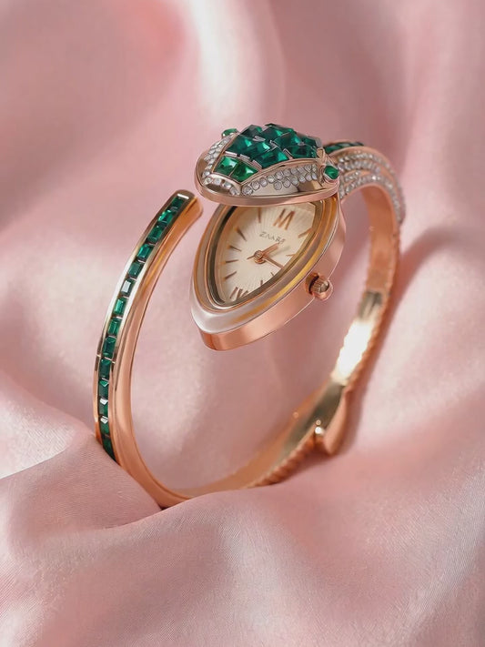 Green Snake Watch Bracelet – video with the head lifted to show the watch